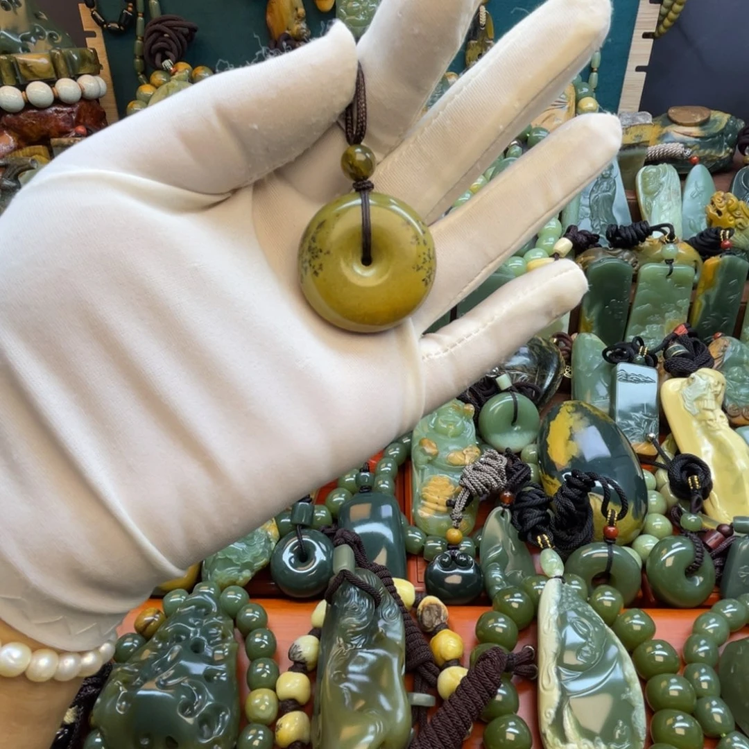 岫岩河磨玉（透闪石质玉）未镶嵌颈饰