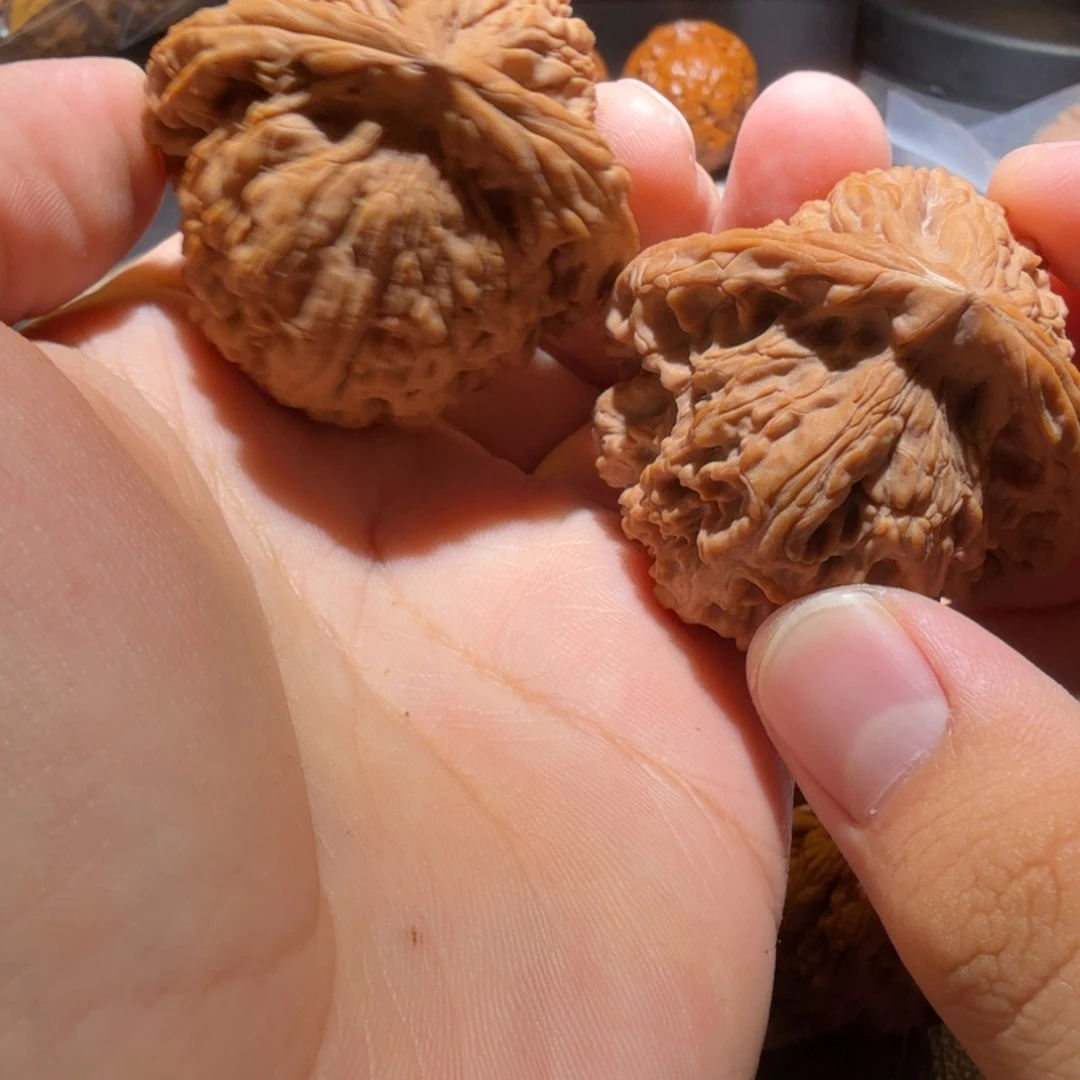 亮***亮文玩核桃把件三角南疆