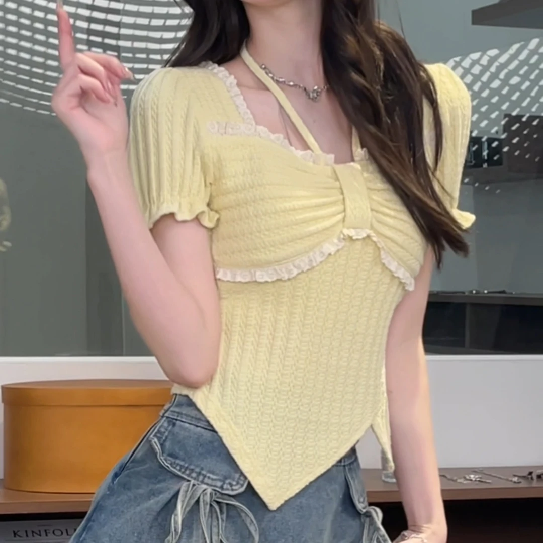 2025新款甜美风针织泡泡袖挂脖不规则木耳边设计感短袖上衣DM6593