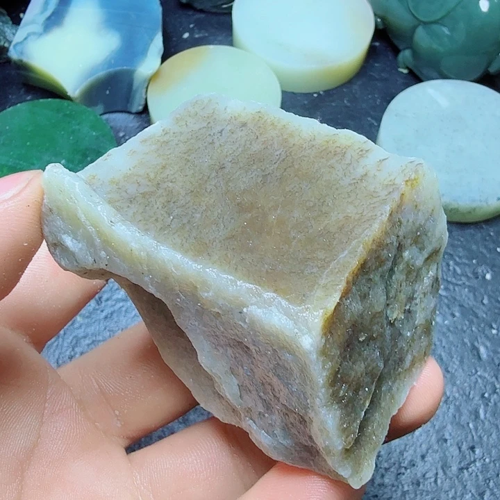 和田玉（糖玉）未镶嵌珠宝奇石