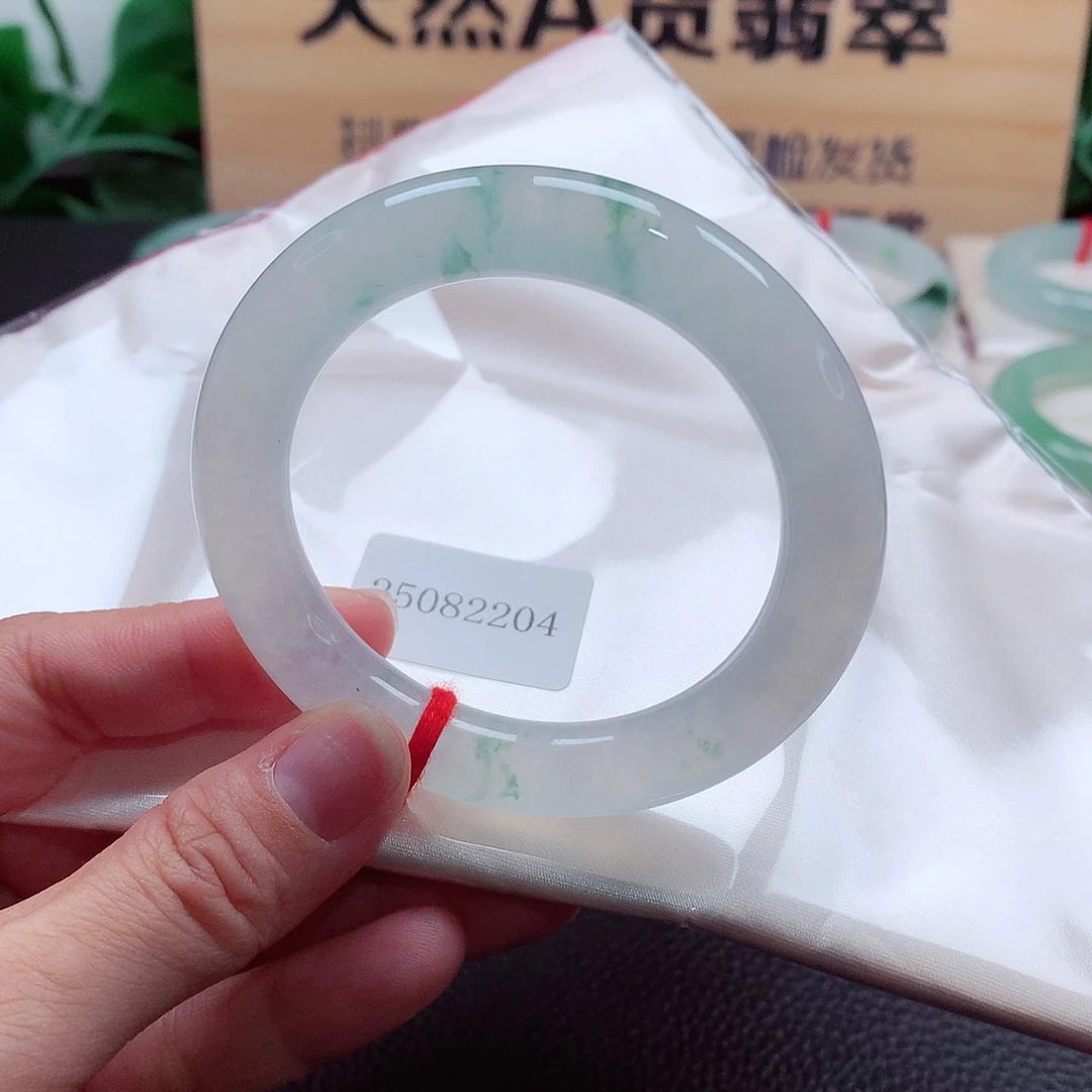 未镶嵌手镯（圆镯）翡翠80号，天然A货翡翠手镯