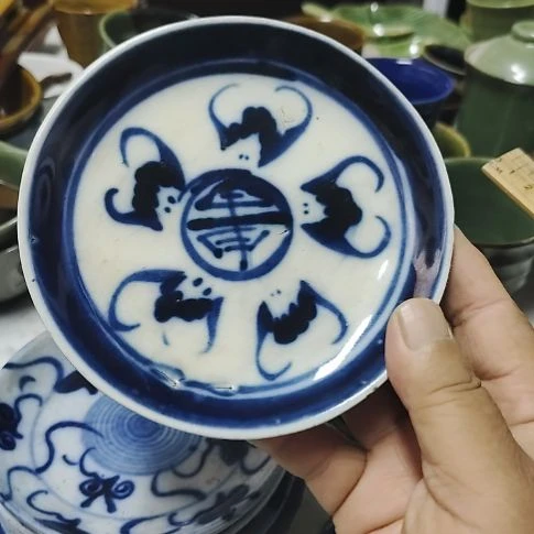 瓷片瓷片，各种摆件，均有瑕疵。沙锅！