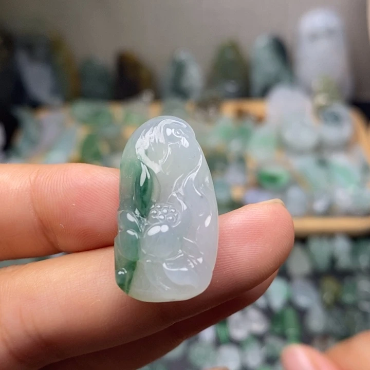 颈饰未镶嵌翡翠莲花牌