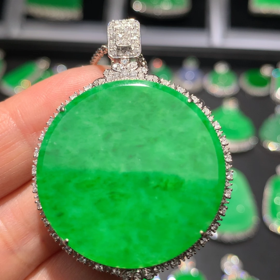 翡翠颈饰18K金镶嵌翡翠