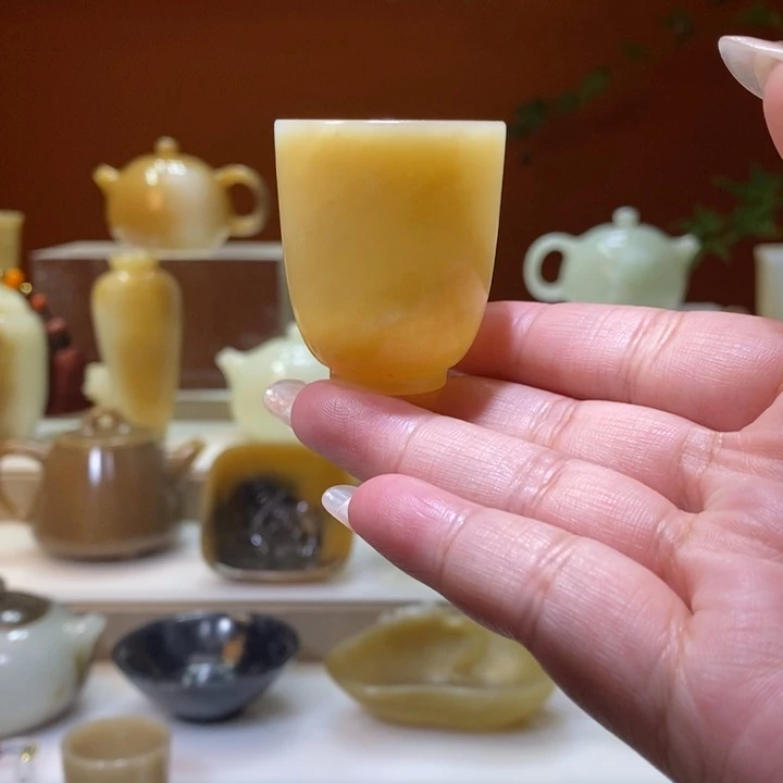 未镶嵌和田玉摆件且末金山黄糖玉杯
