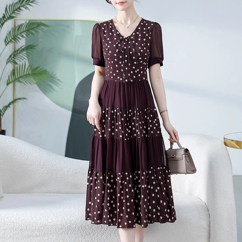 波点V领短袖连衣裙女2025年夏装气质优雅遮肚显瘦中年妈妈a字裙子