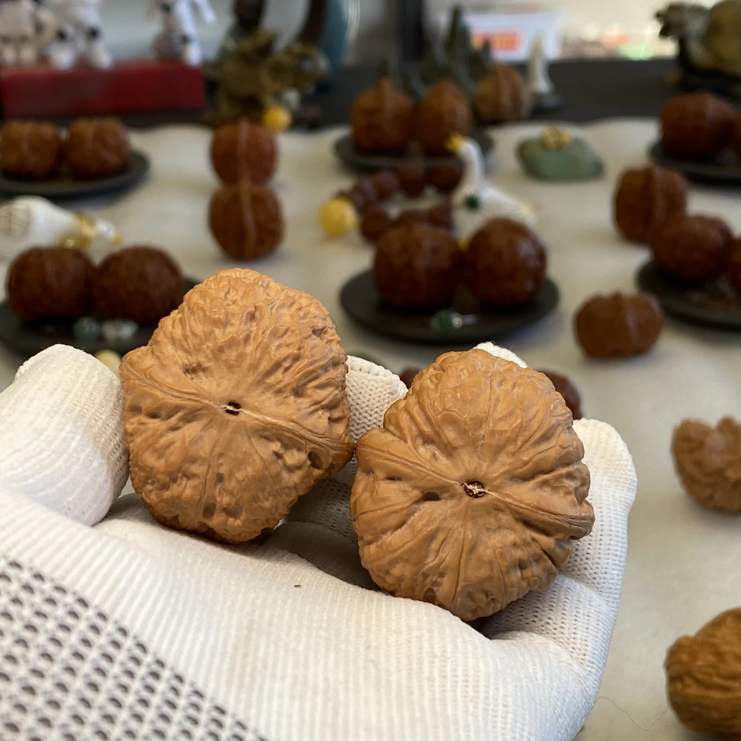 红方印全品文玩麻核桃手把件