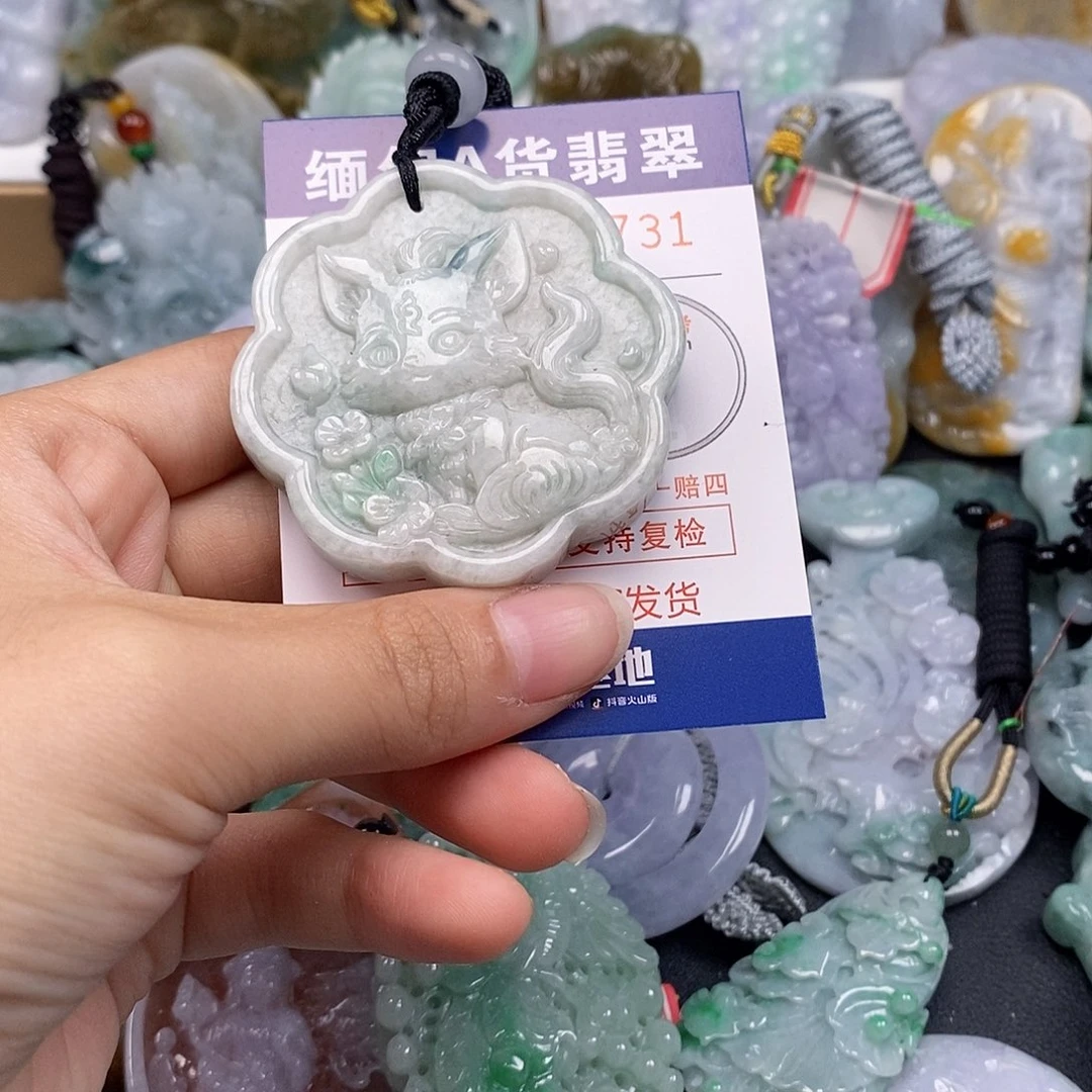 吊坠(不含链)未镶嵌翡翠
