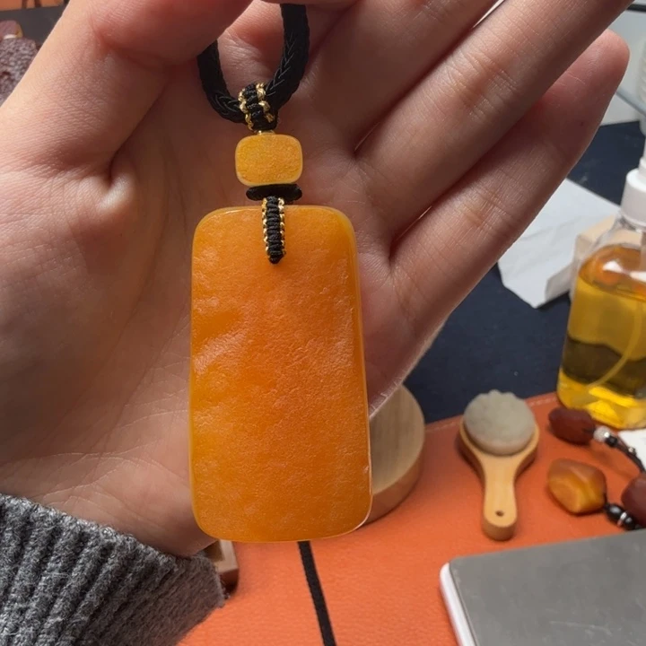 蜜蜡未镶嵌吊坠(赠链)