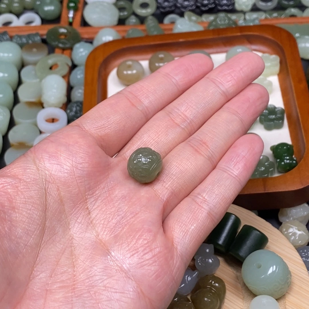 屋****和田玉未镶嵌颈饰