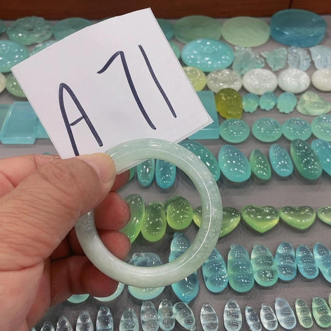 蛇纹石玉未镶嵌珠宝奇石