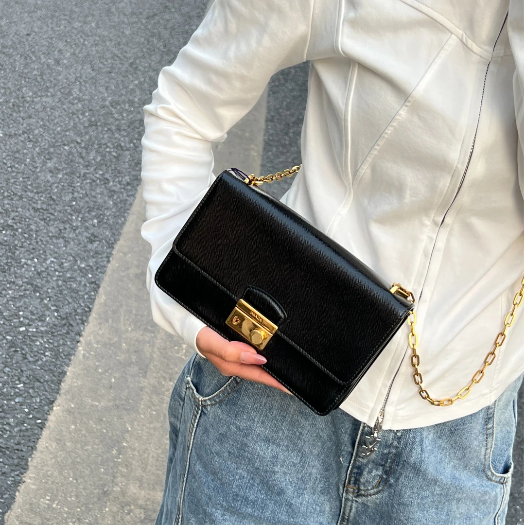 95新 Prada/普拉达 黑金全皮单肩斜挎包