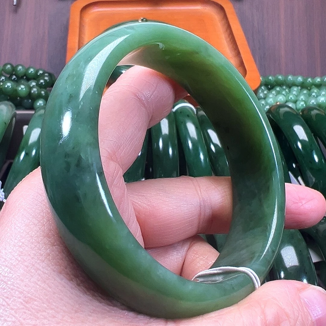 和田玉（碧玉）未镶嵌手镯