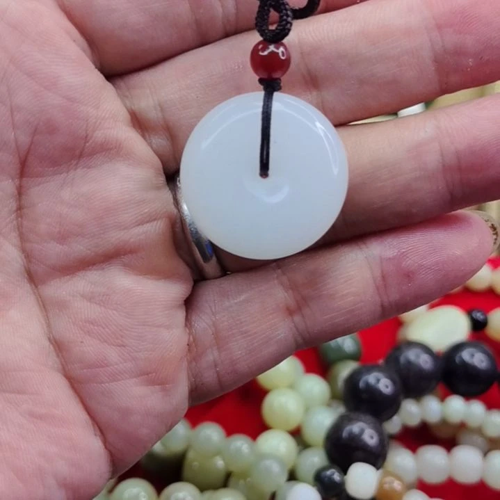 石英质玉（非洲翠）合金颈饰