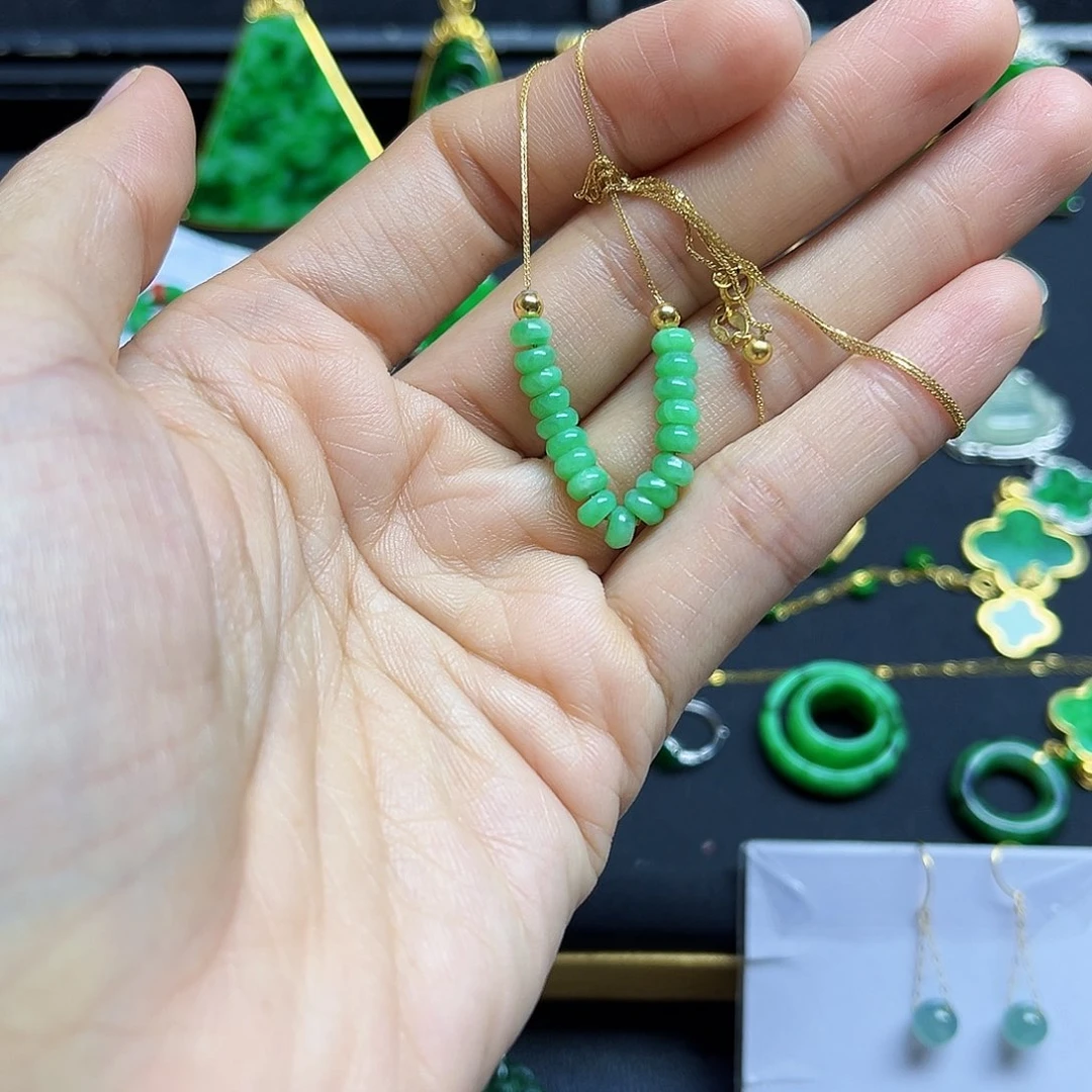 翡翠18K金镶嵌颈饰