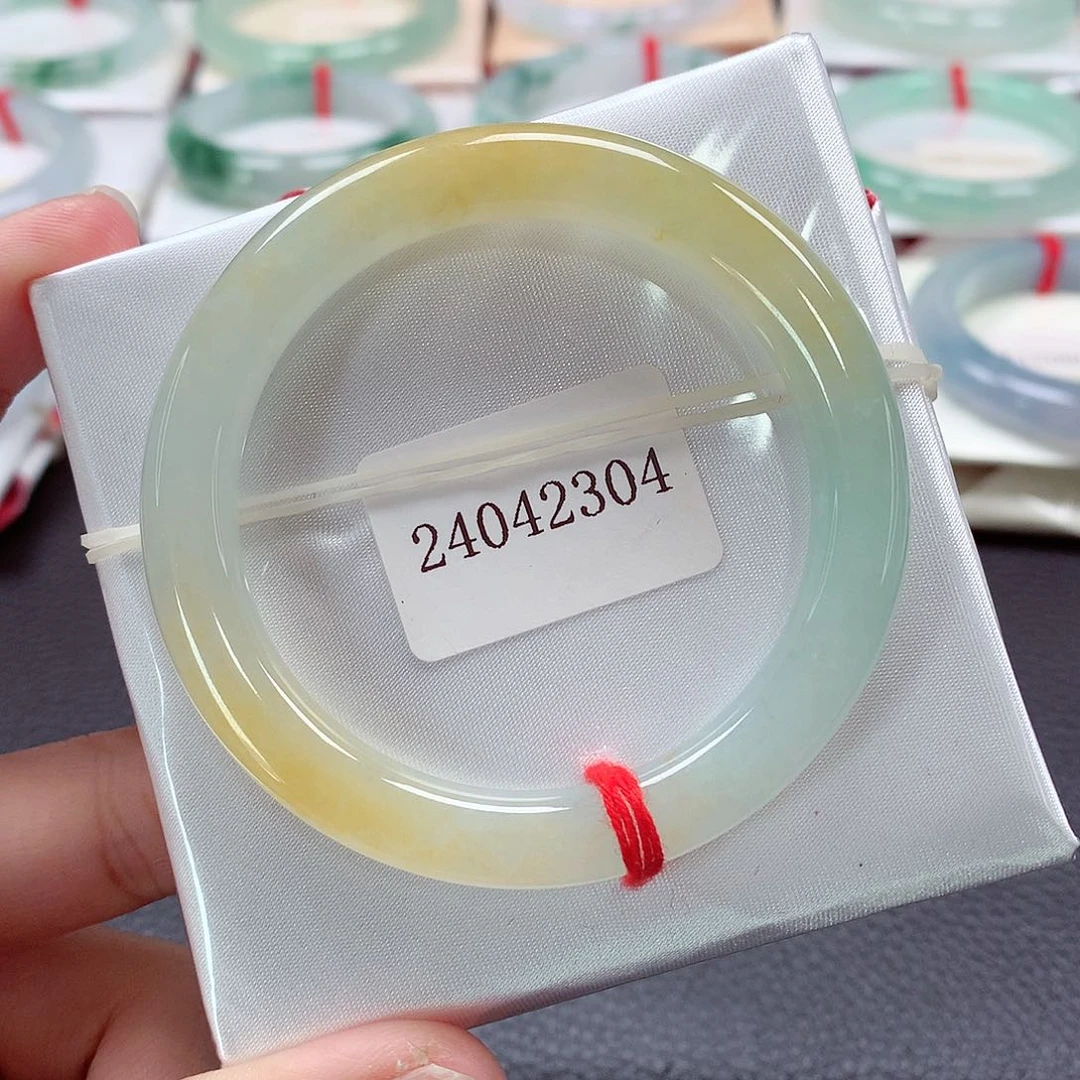 翡翠手镯（圆镯）未镶嵌