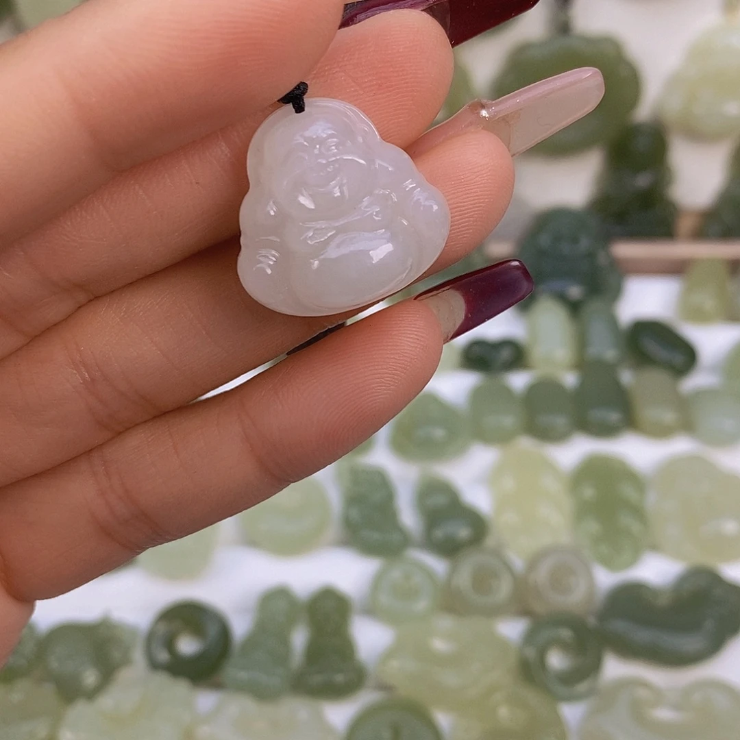 暴****和田玉未镶嵌颈饰