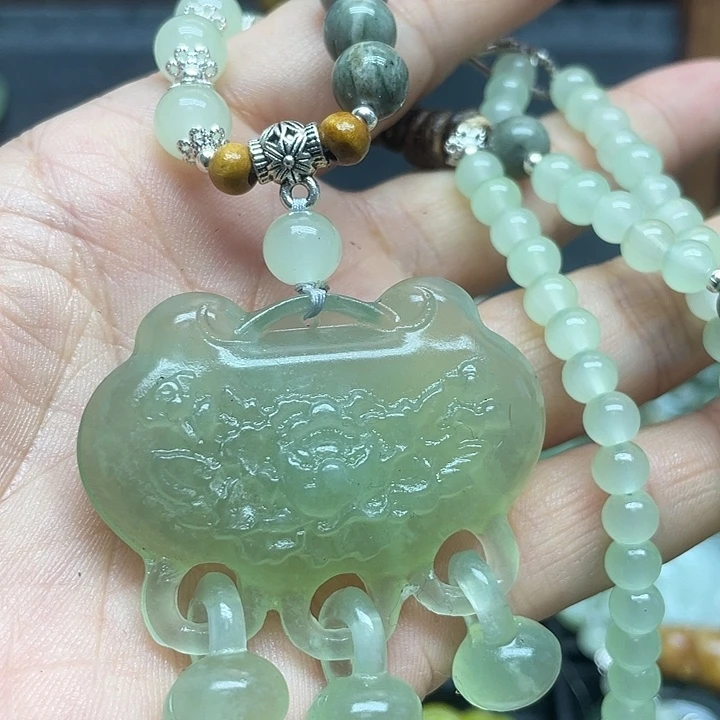 未镶嵌蛇纹石玉颈饰