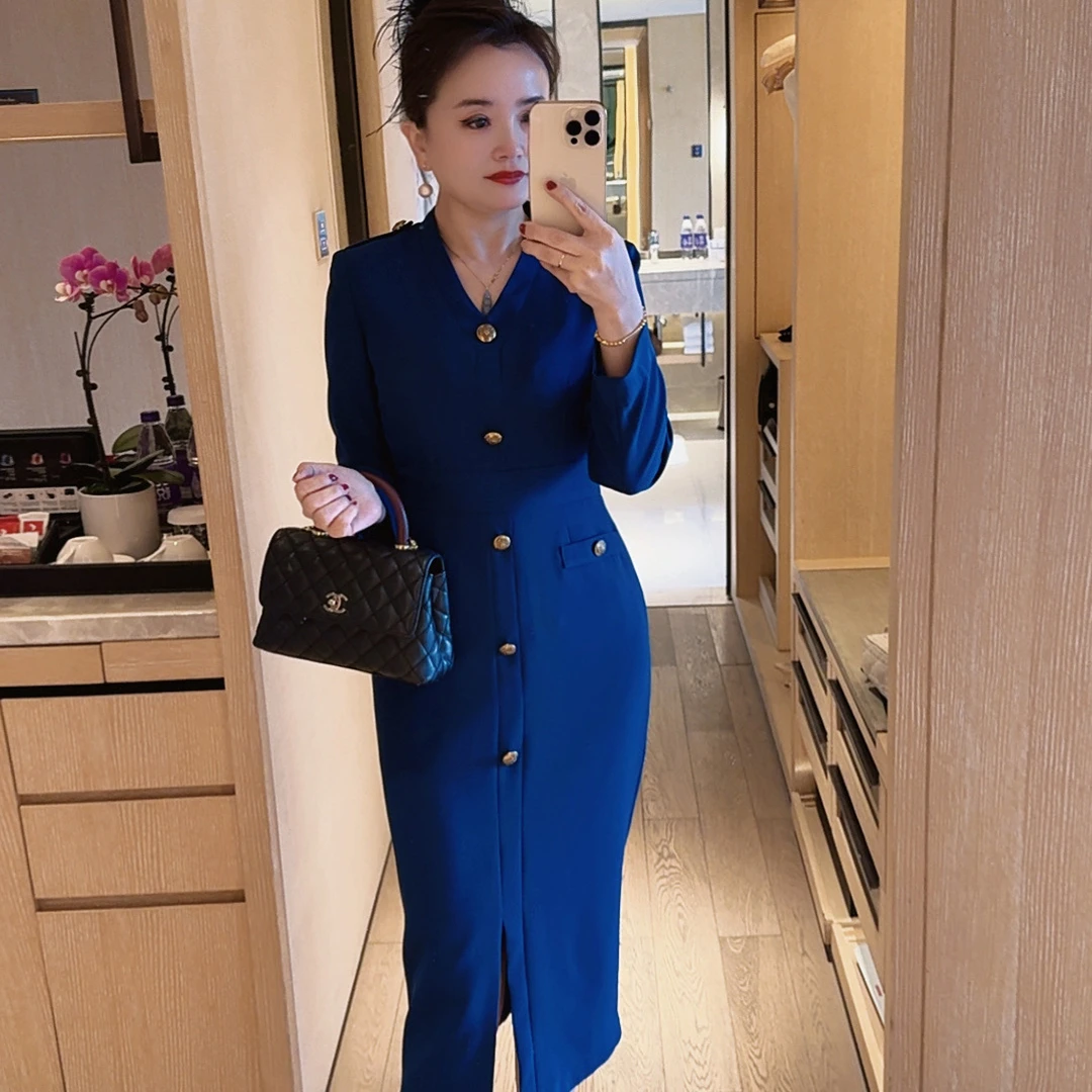 唯伊公馆秋季新款简约通勤V领纽扣装饰气质前开叉显瘦连衣裙98578