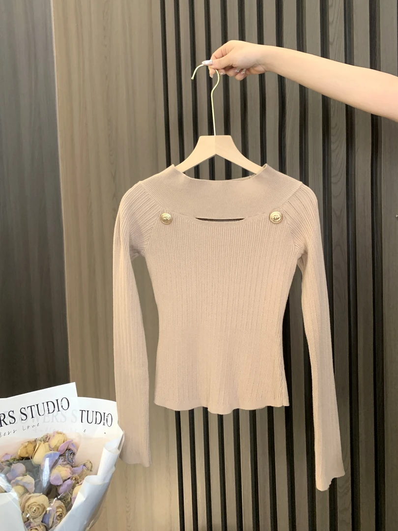 Breezy Z 一字肩金属扣长袖针织上衣 BZ4KZS15