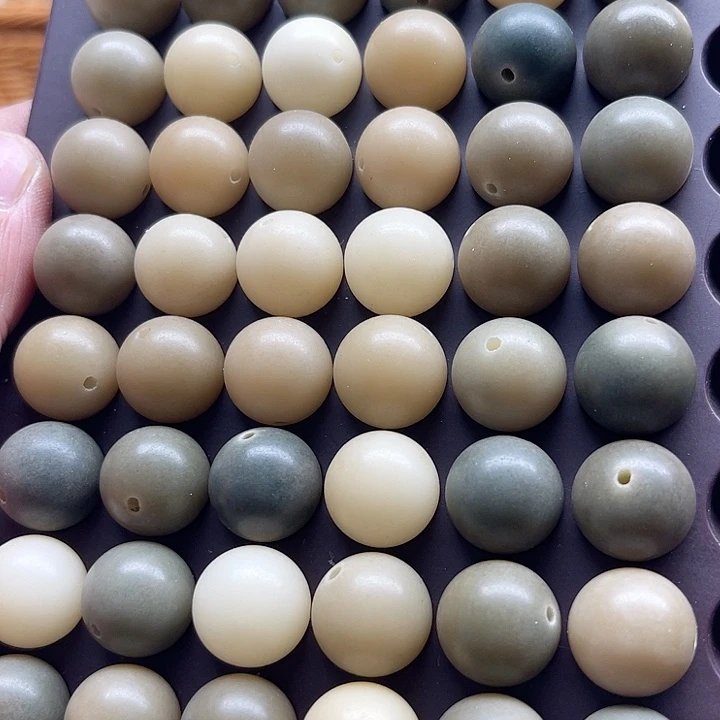 白玉菩提吊坠瑕疵14青提圆珠60颗