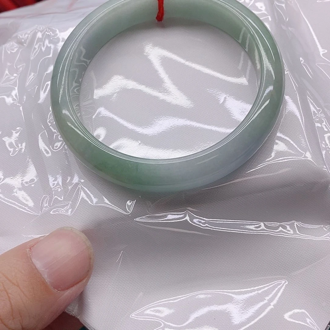 翡翠手镯未镶嵌认****活355555555