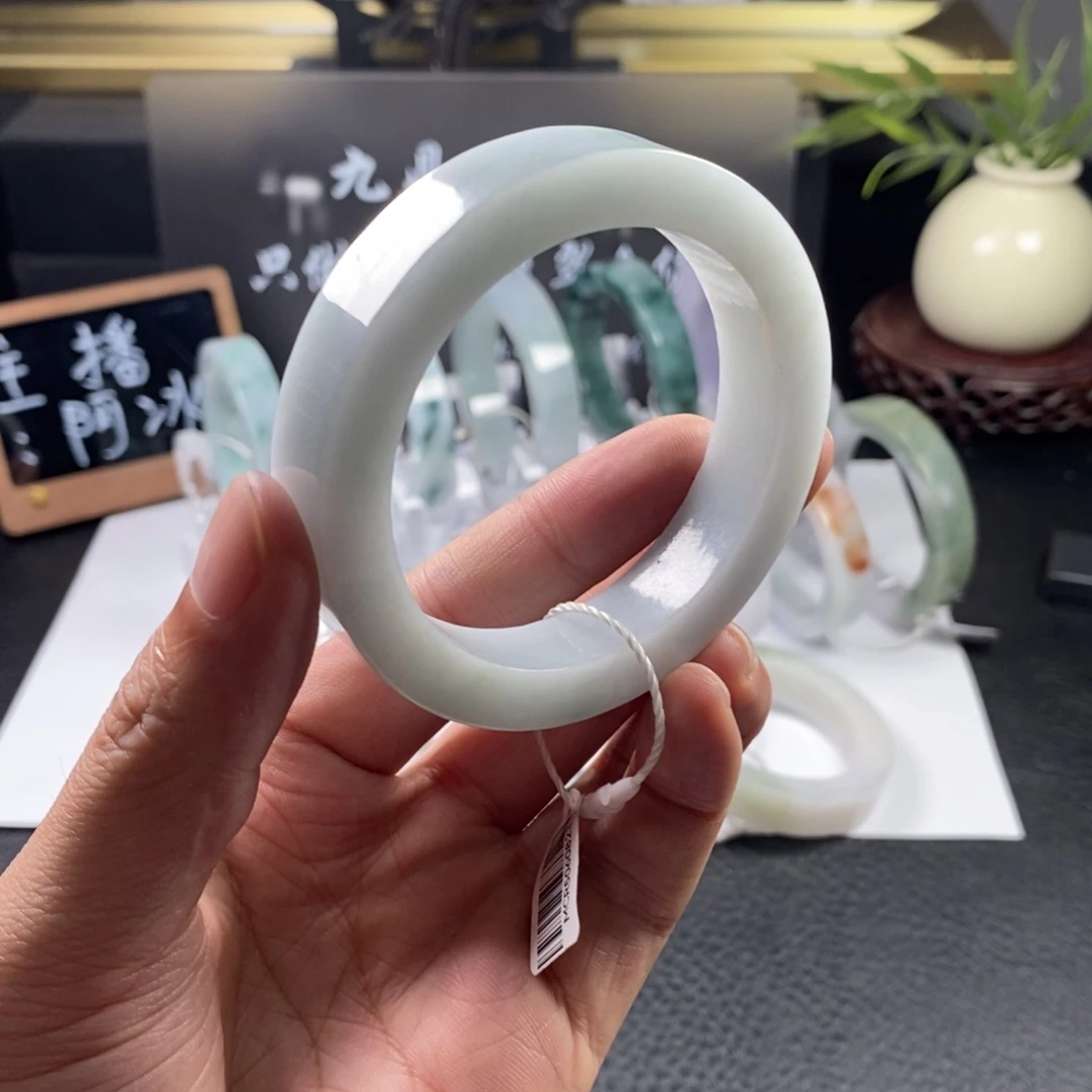 未镶嵌手镯定制翡翠