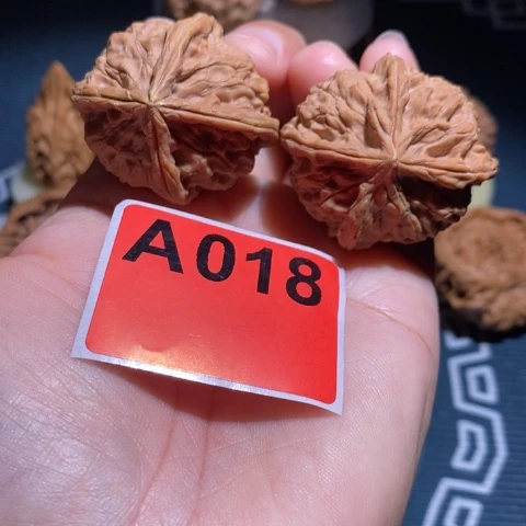 吊坠文玩核桃3840玉玺四棱有黄