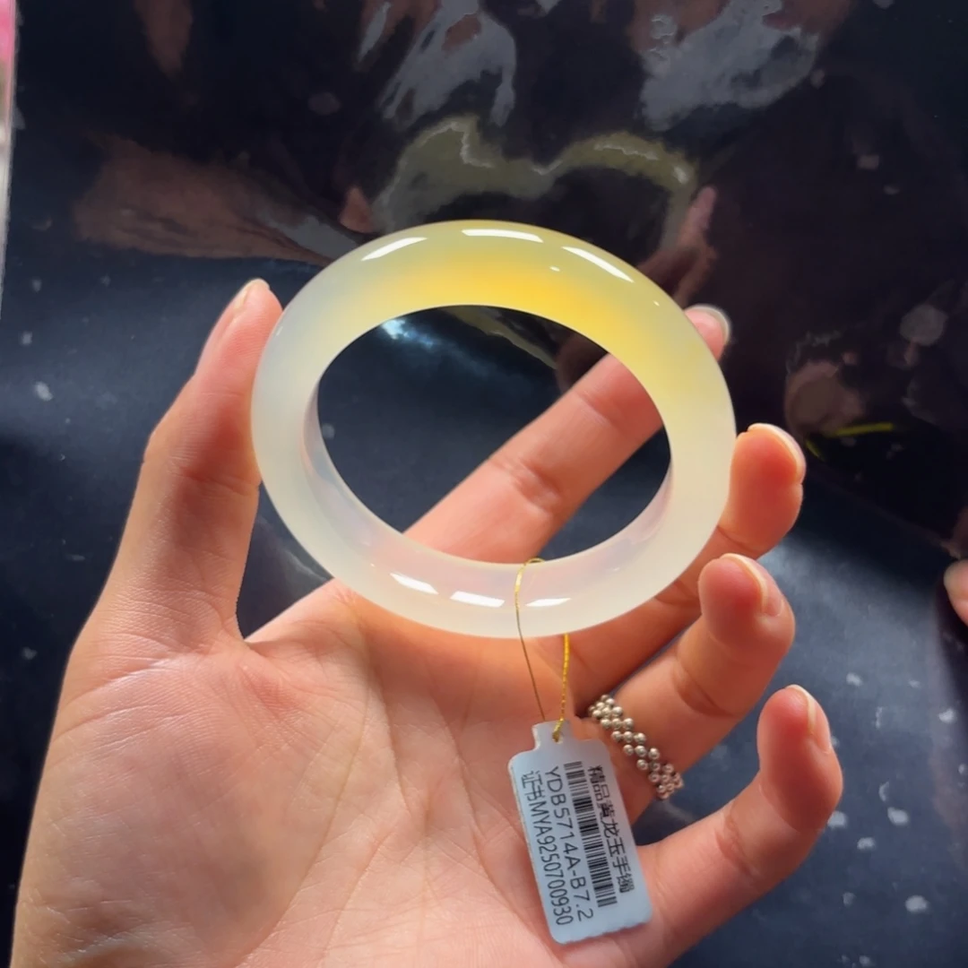 萍***景石英质玉（黄龙玉）未镶嵌手镯