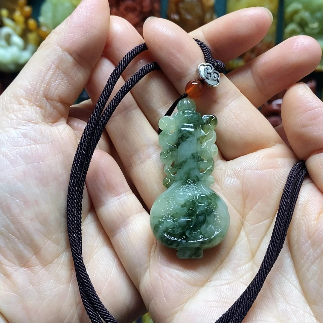 岫玉未镶嵌吊坠(赠链)