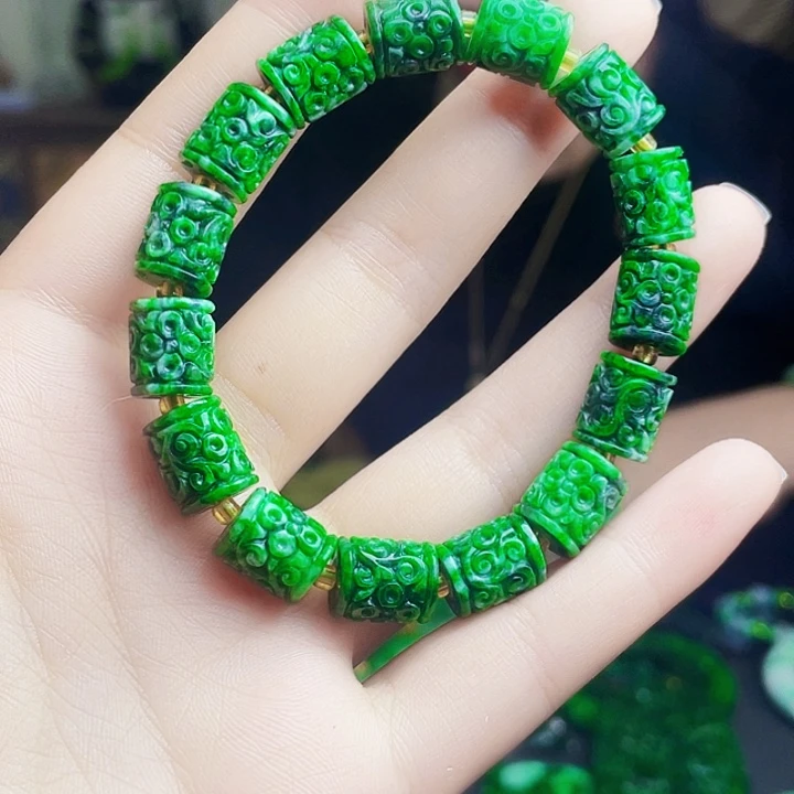 颈饰未镶嵌翡翠多样性