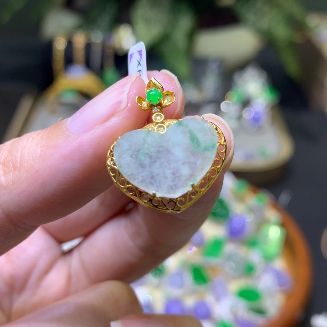 颈饰18K金镶嵌翡翠