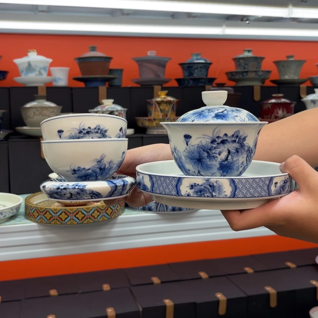 茶具是指由两件商品盖碗
