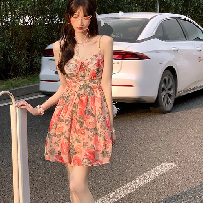 2025夏季碎花高腰气质吊带无袖连衣裙露背领短裙子花朵花季少女