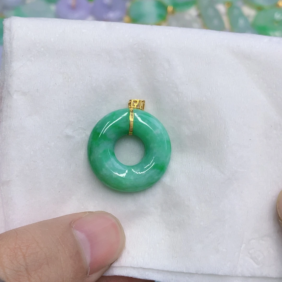 翡翠18K金镶嵌颈饰翡翠