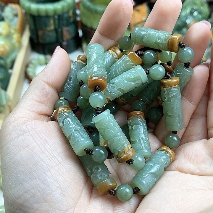 颈饰未镶嵌和田玉