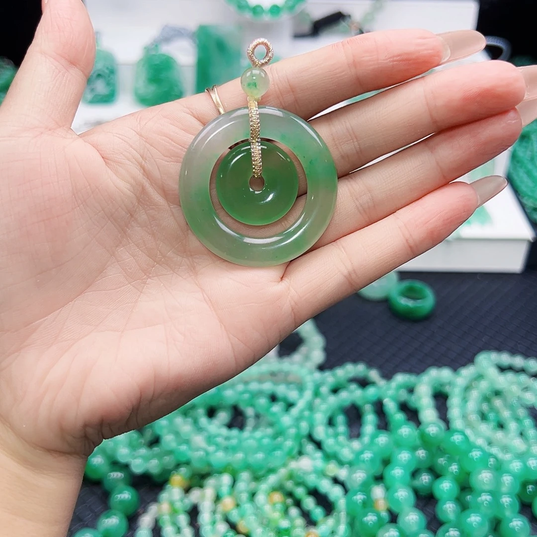 石英质玉（非洲翠）未镶嵌颈饰