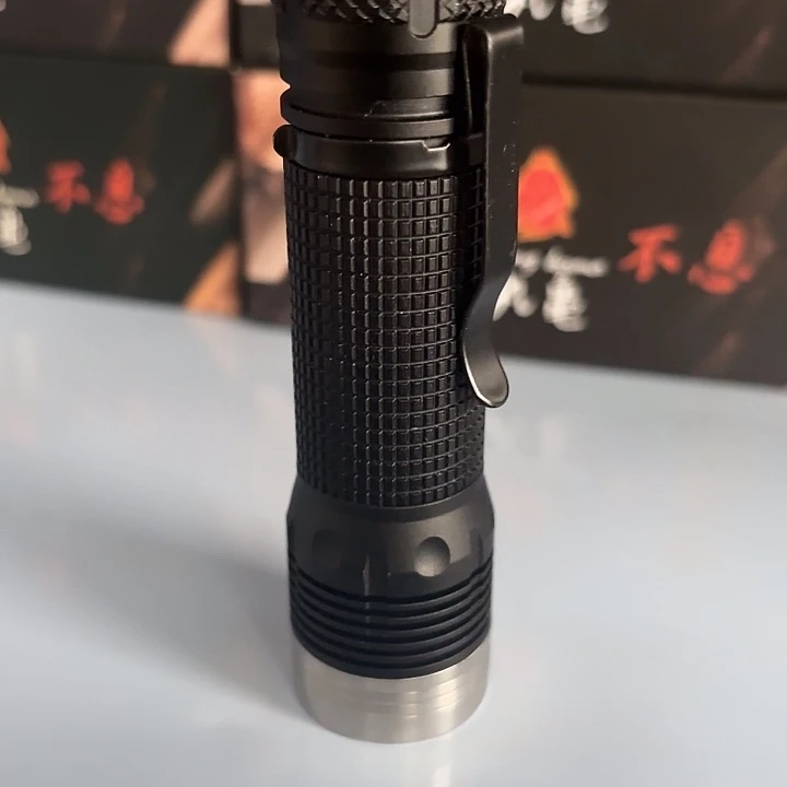 丸龟A4高显色小手电