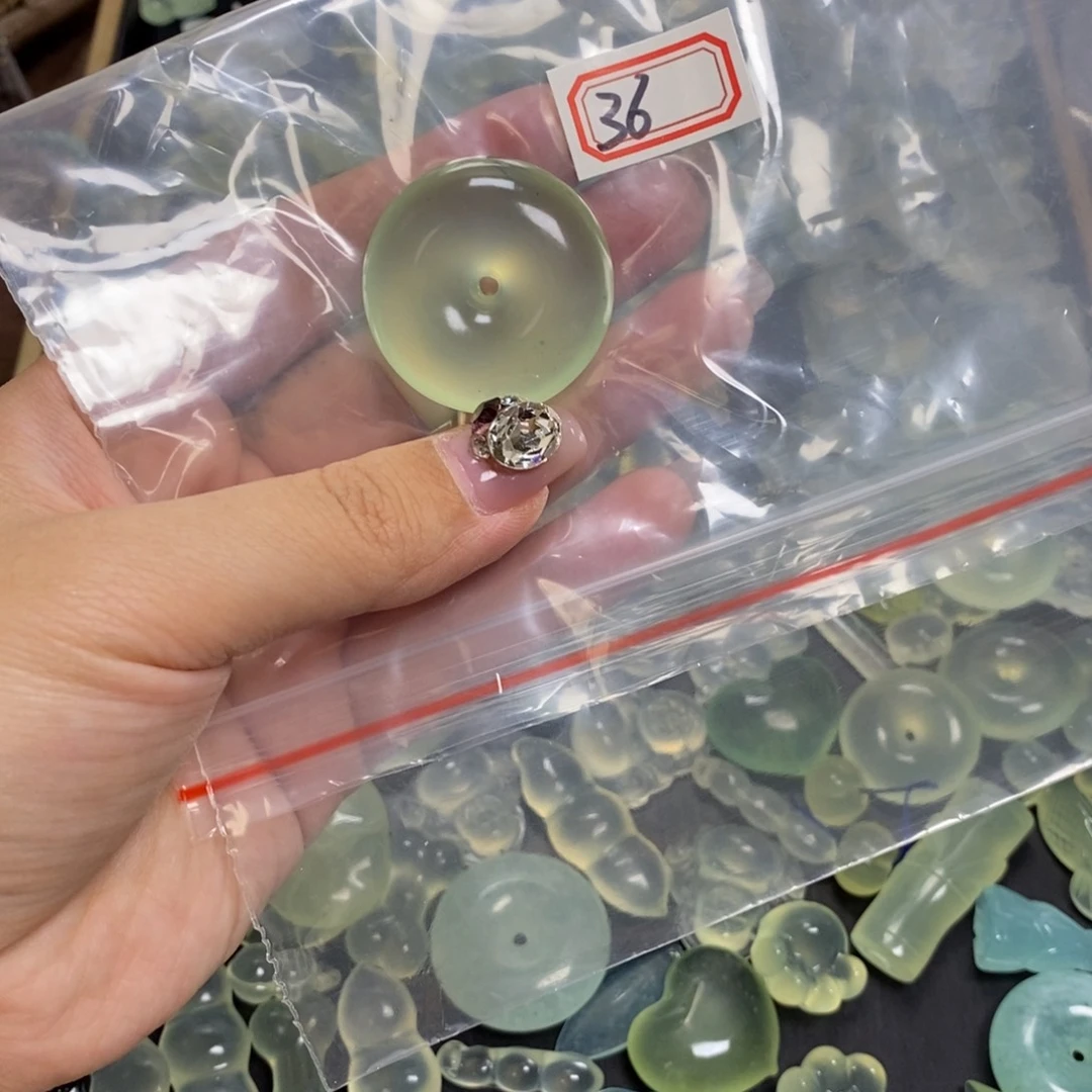 岫玉颈饰未镶嵌再***钟
