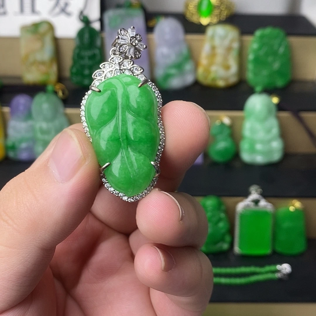 翡翠银S925镶嵌吊坠(赠链)