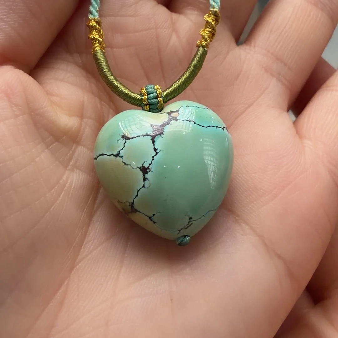 绿松石未镶嵌颈饰