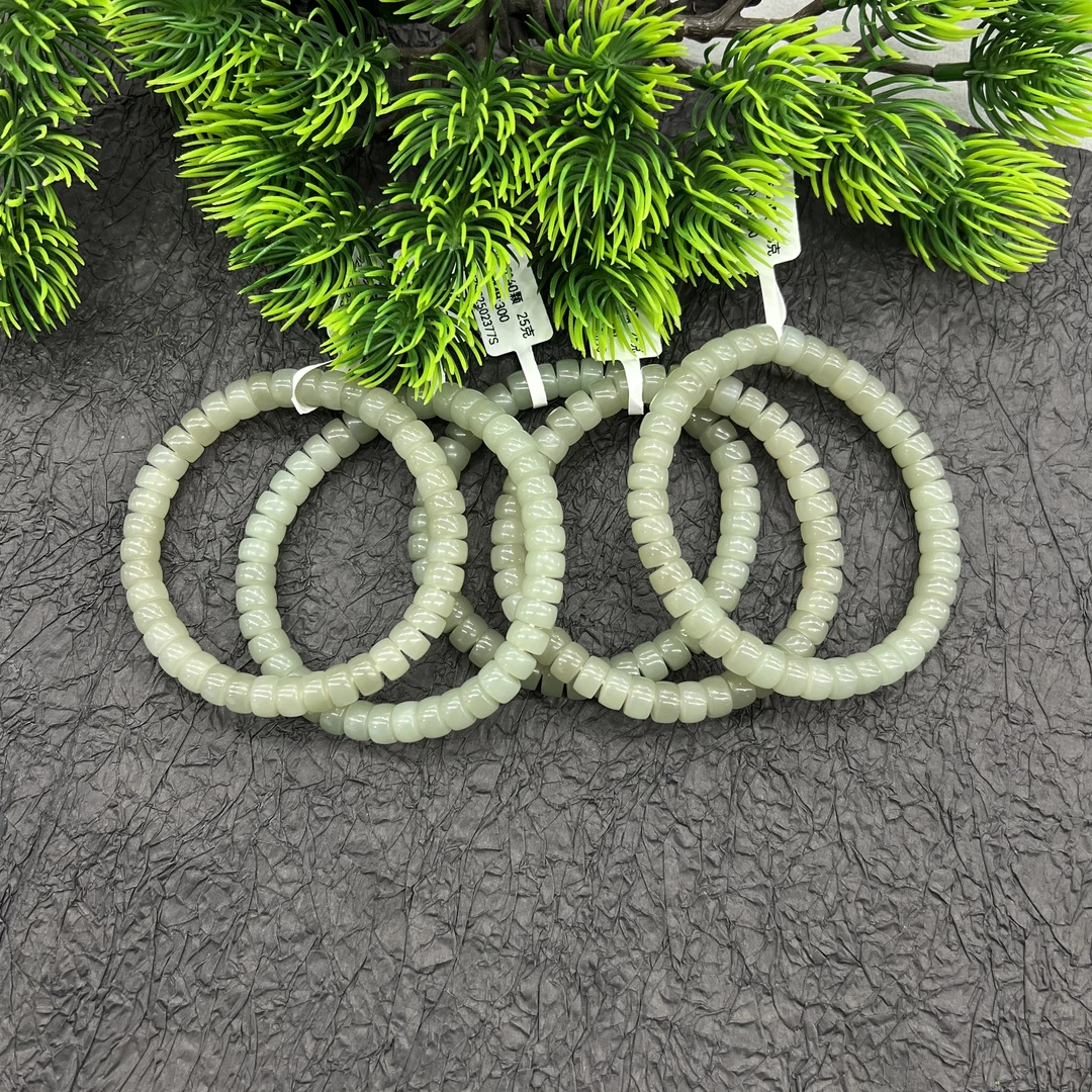 新疆和田玉且末料青白玉8*5药片手串 多样性发其一