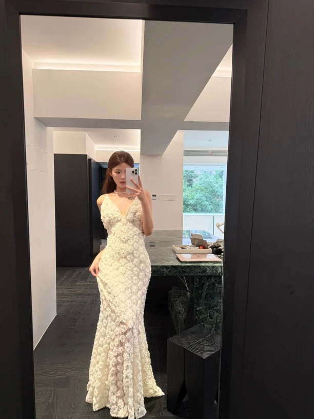 秋秋服装买手店韩国小众设计师款米白色蕾丝吊带连衣裙气质时尚
