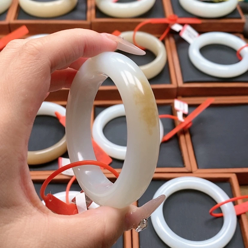 【闪购商品】未镶嵌手镯和田玉