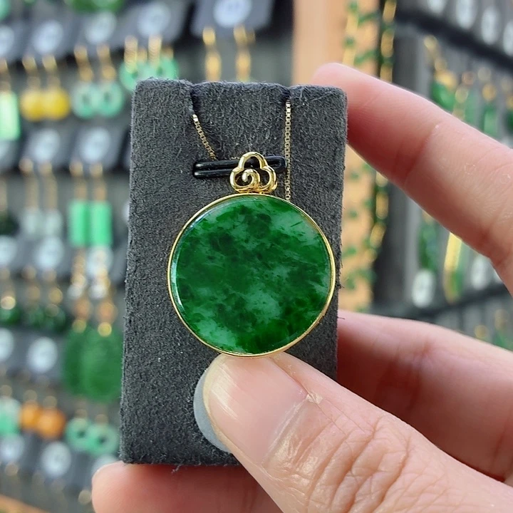 小***红翡翠18K金镶嵌颈饰