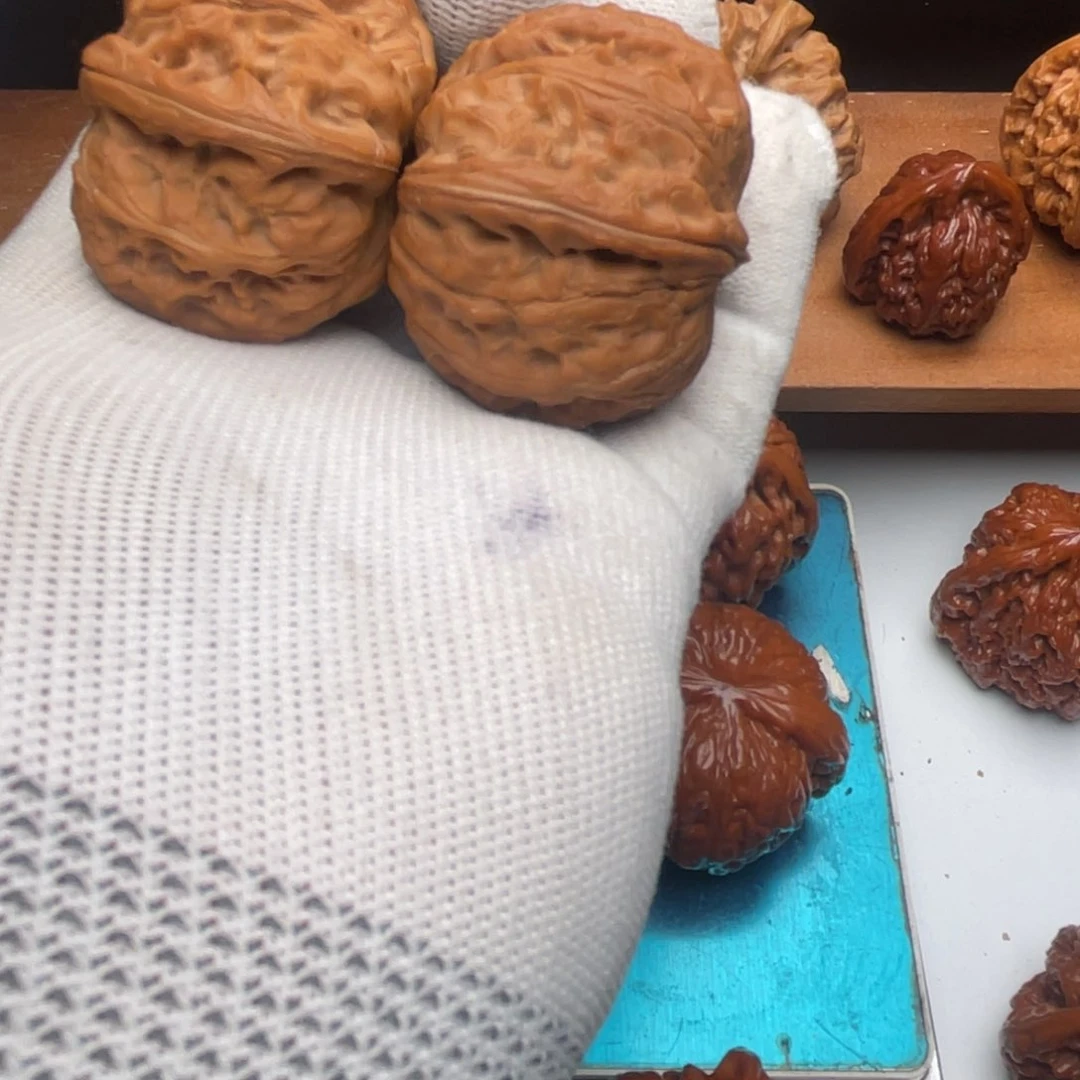 文玩核桃把件春****禧元宝