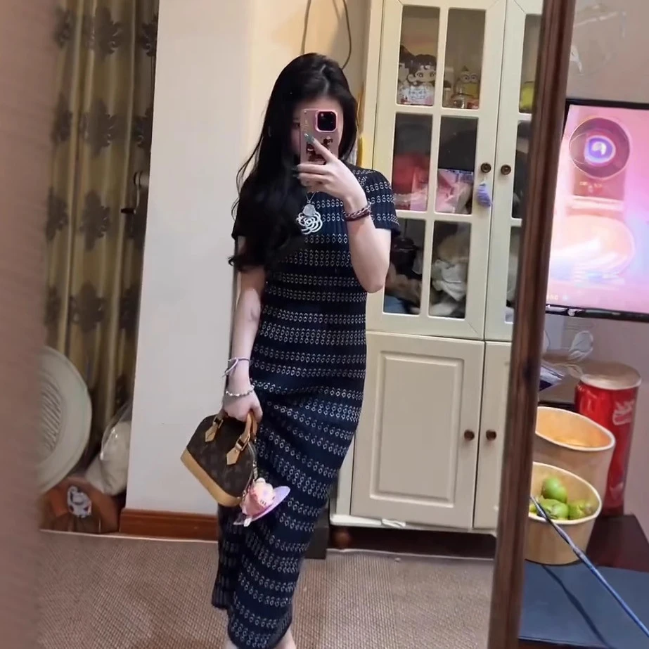 1060名媛小香风圆领条纹针织连衣裙夏季新款收腰显瘦中长款包臀裙