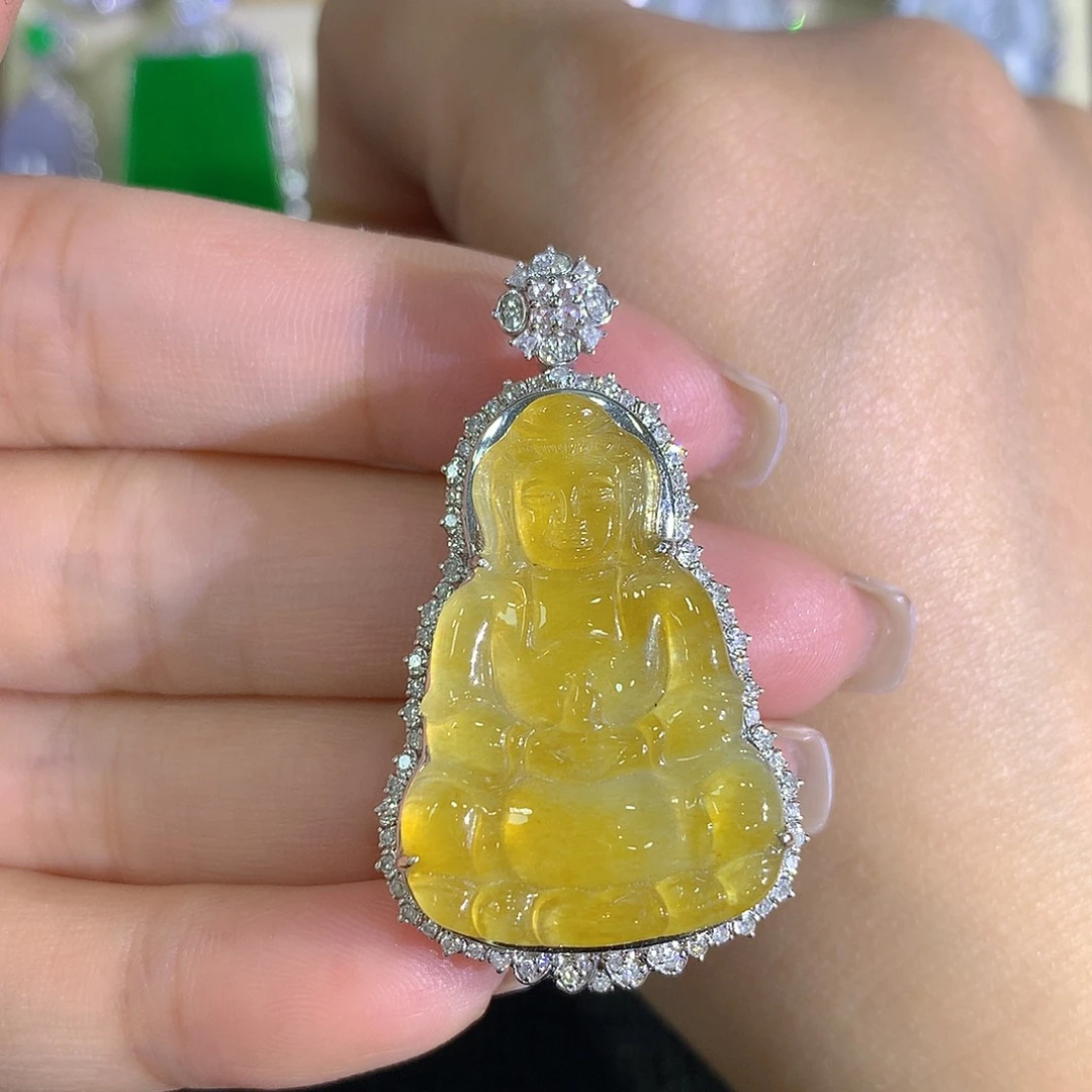 翡翠18K金镶嵌颈饰观音