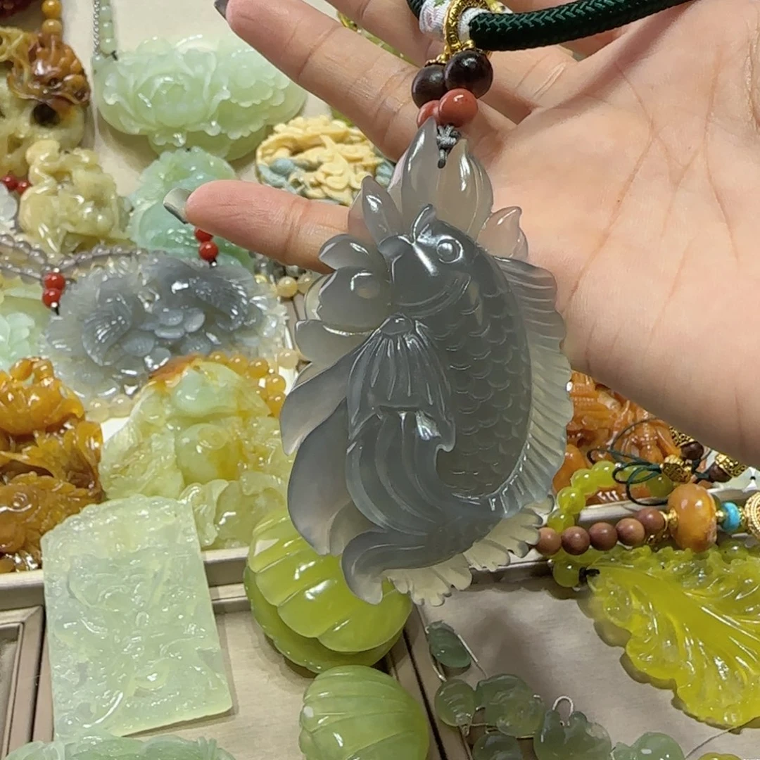 未镶嵌蛇纹石玉吊坠