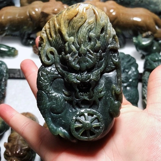 岫岩河磨玉（透闪石质玉）把件未镶嵌走****步